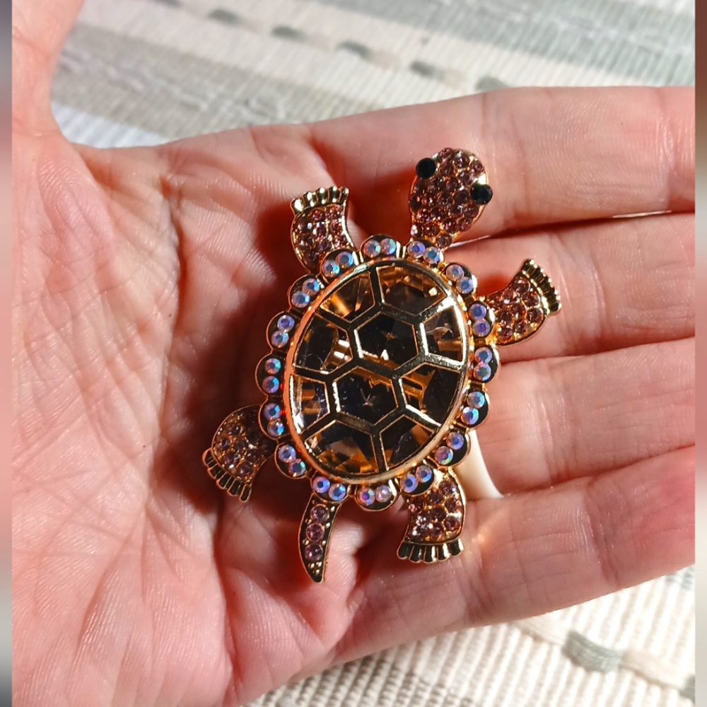Turtle Pin (pink)